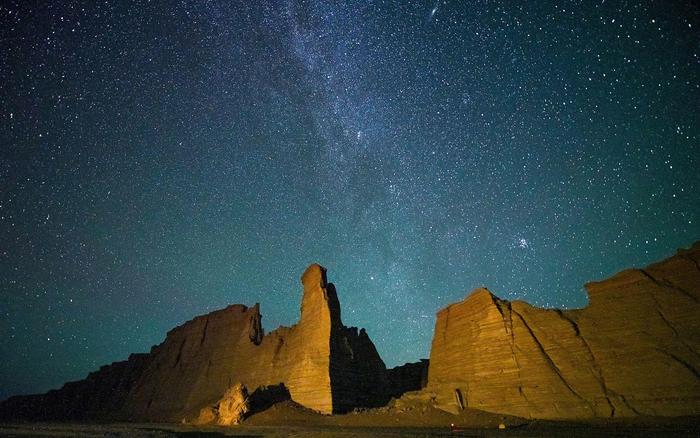 图说·五一去哪｜新疆：穿越大海道无人区，抵达“火星基地”