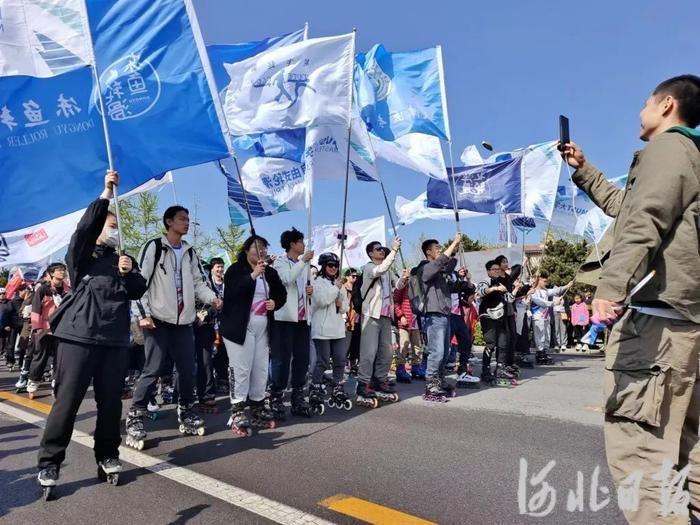 为期4天！第十九届北戴河轮滑节开幕 逾万名爱好者齐聚现场一起嗨