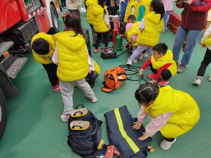 北京通州消防“润雨计划”走进临河里幼儿园开展消防宣传活动