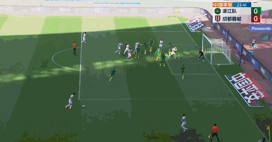 客场失利仍不减热情 湖人忠实地狱红围巾点亮整个球馆夜空