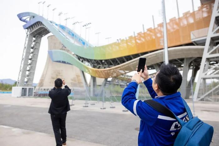 独家图片直击庆“五一”系列活动｜表彰大会、“最美职工”发布仪式、心连心特别节目⋯⋯