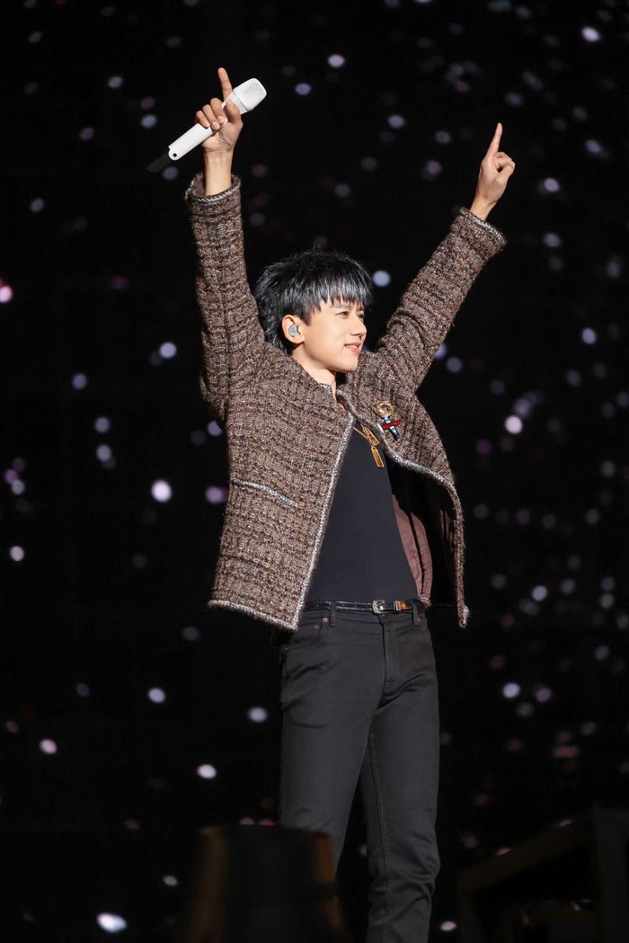 张杰 未·live「曜·北斗」巡演第𝟕𝟎场演唱会……