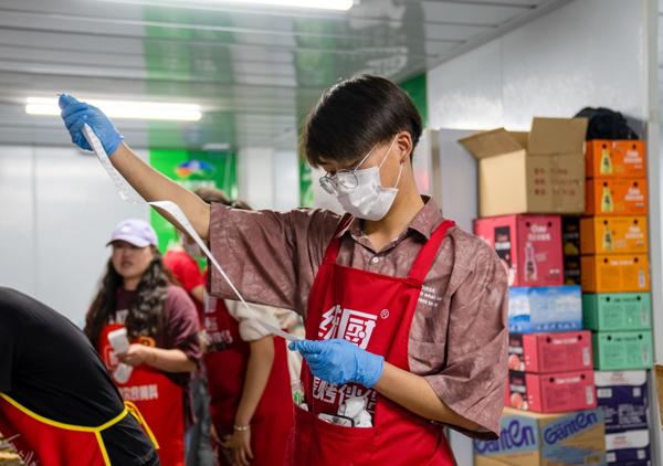 淄博烧烤这些“走心”瞬间：公厕配肠炎宁片和卫生巾