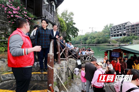 北京湘西州委副书记、州长陈华调研湘西边城机场建设和边城茶峒景区旅游市场情况