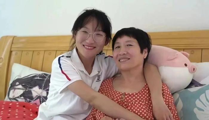 【冰城好人 向善之光】三岁当家，带着瘫痪母亲上大学——记哈尔滨师范大学东语学院学生刘羲檬