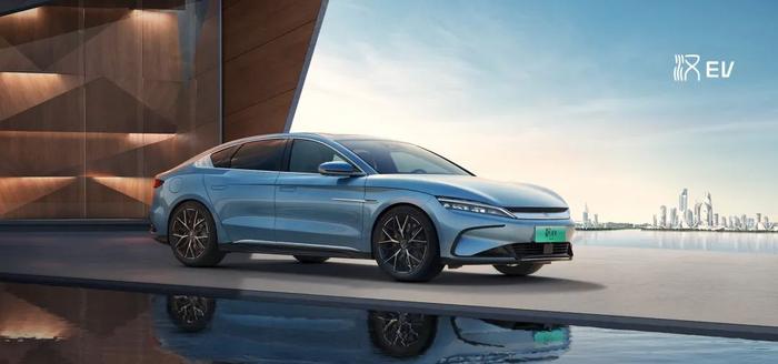 25万级电动轿车怎么选？比亚迪汉 EV 与小鹏 P7i 争夺“番位”