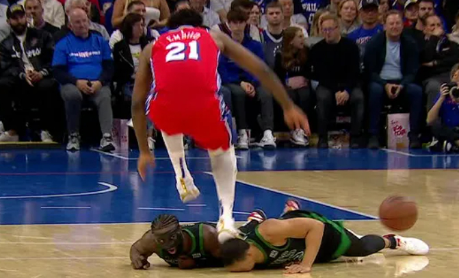 NBA赛程湖人迎战西部劲旅关键战役一触即发球迷期待詹眉组合强势回归带领球队冲击季后赛席位