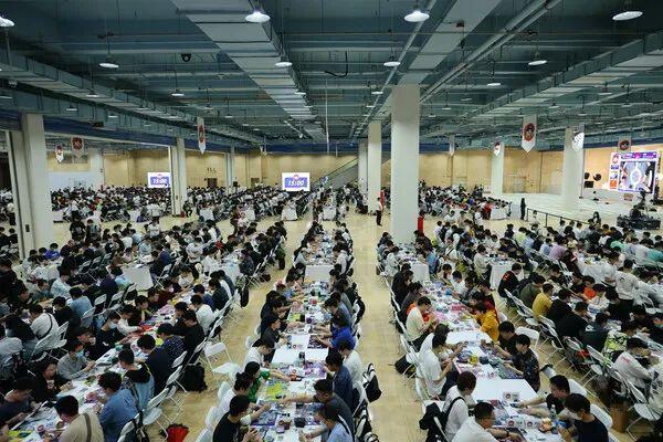 比赛日广州天气恶劣,但现场仍旧近乎满座