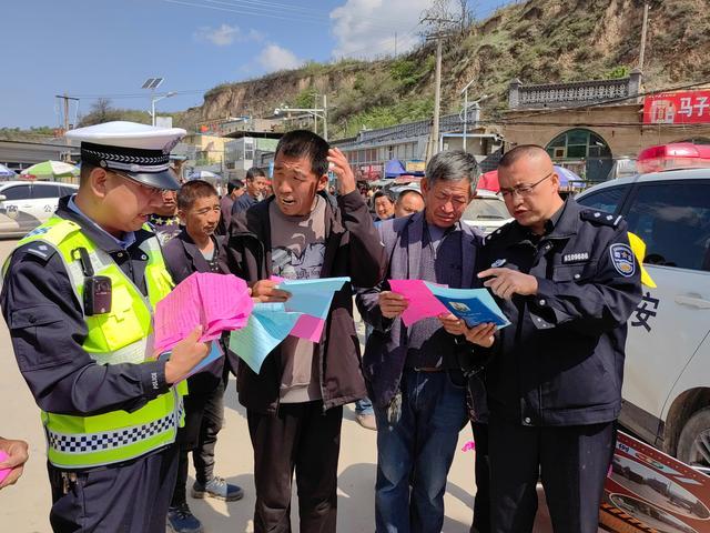 仙岭非遗展风采，警色书写平安歌——绥德交警多措并举保平安