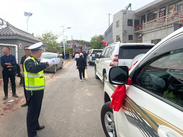 仙岭非遗展风采，警色书写平安歌——绥德交警多措并举保平安