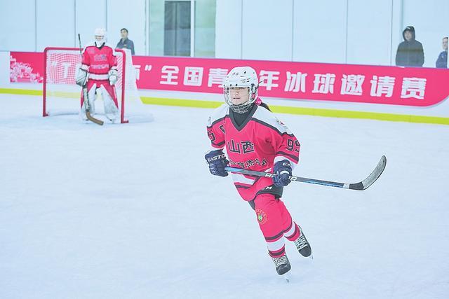 山西通宝育杰学校冰球队夺冠