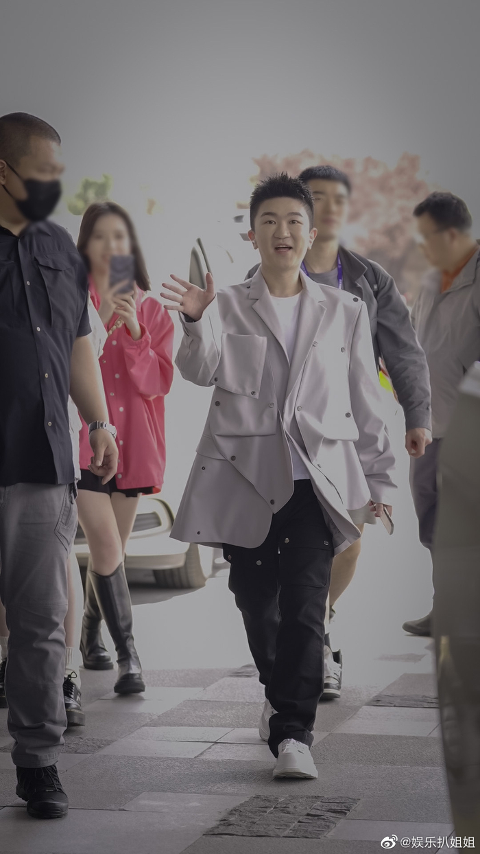 热血沸腾的巅峰对决 全场高能瞬间回顾见证运动员的极限挑战与荣耀时刻