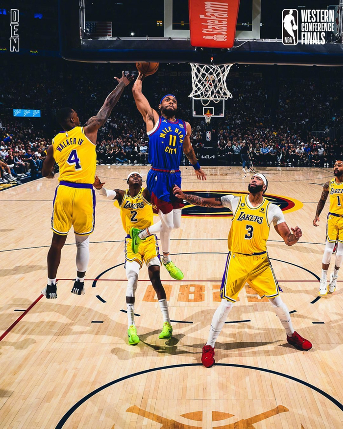 湖人掘金激战正酣 紫金军团客场挑战西部劲旅 詹姆斯浓眉联手对抗约基奇穆雷组合 季后赛席位争夺进入白热化阶段 洛杉矶能否逆袭丹佛高原主场