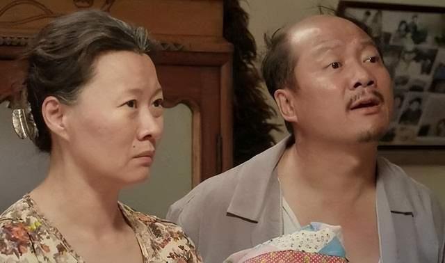 乡村爱情海燕现况曝光,身材发福胖到认不出,和老公同台唱二人转