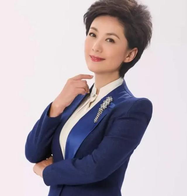 51岁新闻联播主持海霞升职,成管理中心副主任,已在央视工作30年