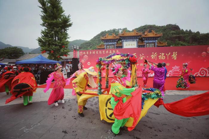 拥有500年历史的平谷丫髻山庙会开幕 精彩活动持续至六月