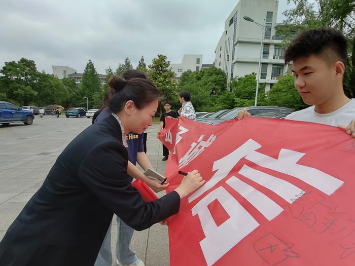 滁州工行联合人民银行开展“学生资助诚信教育主题月”实践活动