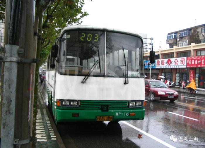 203路SK6104HP型公共汽车,水产路(Aizome 摄)