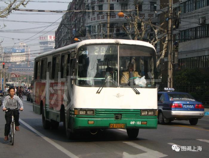 201路SK6104HP型公共汽车,威海路(Aizome 摄)