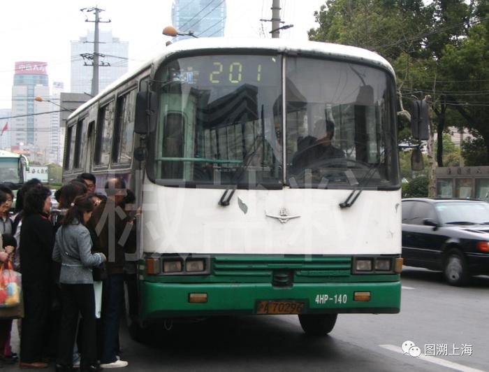 201路SK6104HP型公共汽车,威海路(Aizome 摄)