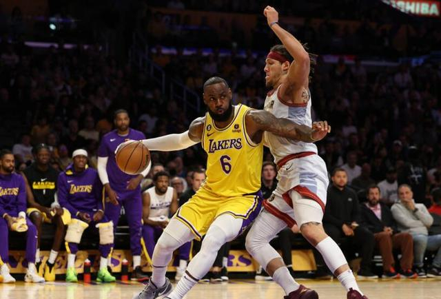 詹姆斯与约基奇的巅峰对决谁才是当今NBA真正的全能之王