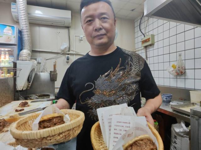 济南这家烧饼店火了~全国各地游客来打卡，你吃过吗？