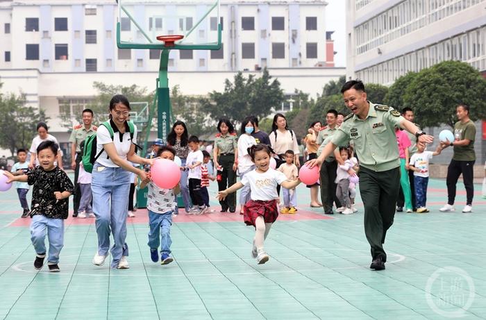 “长大后我要成为你” 武警重庆总队执勤第一支队开展亲子约会活动