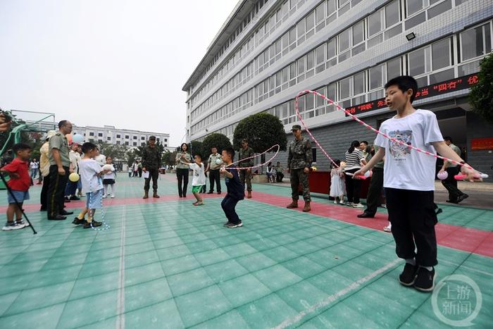 “长大后我要成为你” 武警重庆总队执勤第一支队开展亲子约会活动