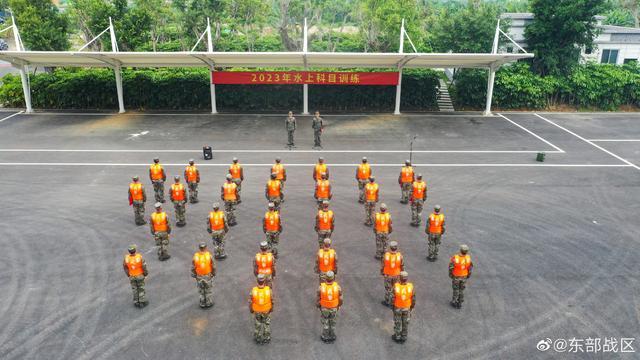 直击武警冲锋舟集训现场