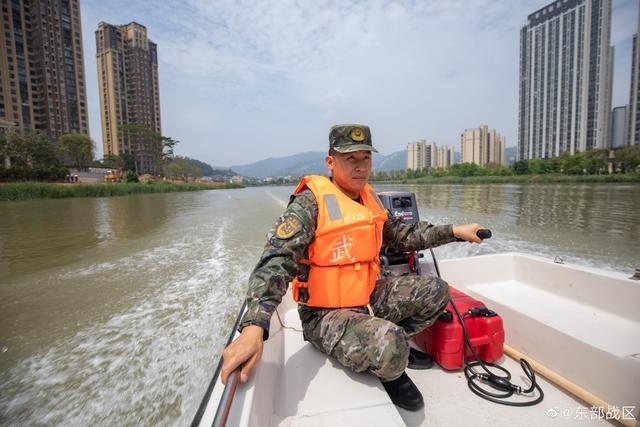 直击武警冲锋舟集训现场