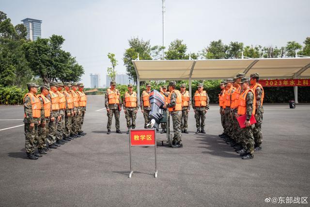 直击武警冲锋舟集训现场