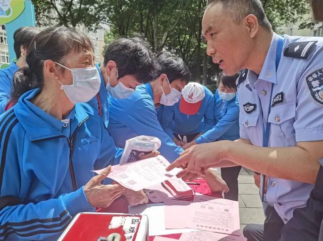 “警察都这么好吗？”一段聊天，让外卖小哥泪目……