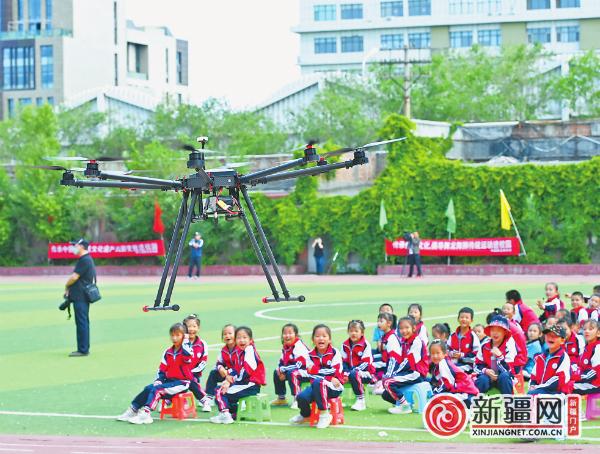 乌鲁木齐市第77中学社团“玩”出新花样