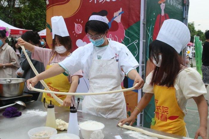 图话丨咥面去，来晋中信息学院打卡集市吧！