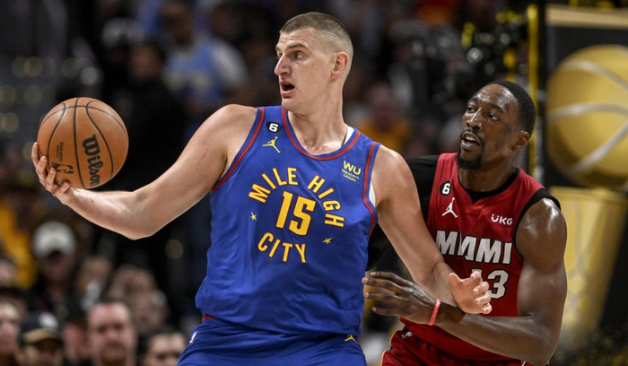 NBA约基奇赛季场均接近三双 进攻组织防守一手包办成掘金核心支柱