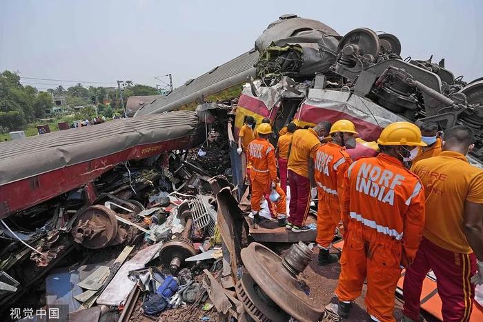 “救援行动已经完成”，印度列车相撞事故死亡人数下调至275人