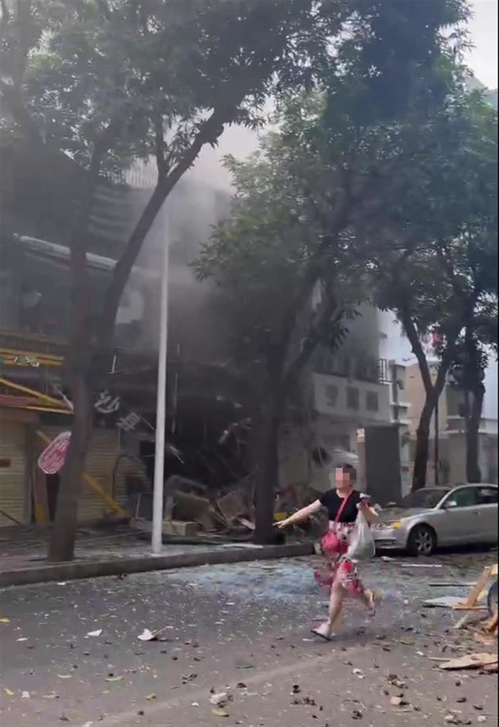 广东汕头一快餐店发生煤气瓶闪爆事件，致1死6伤