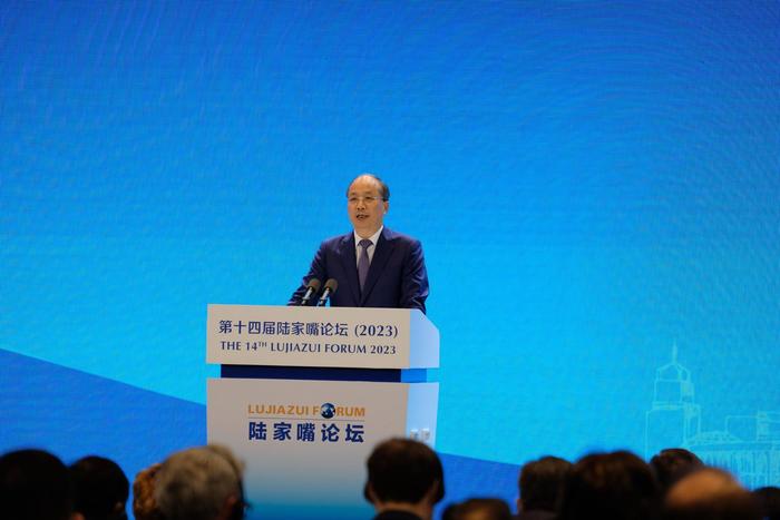 6月8日,证监会主席易会满在第十四届陆家嘴论坛(2023)上做主题演讲。澎湃新闻记者 胡志挺 图