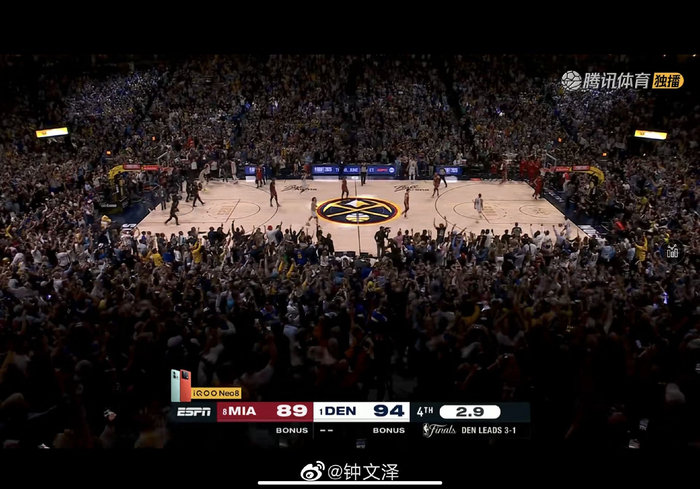 掘金客场挑战雄鹿 约基奇三双难救主穆雷手感冰凉