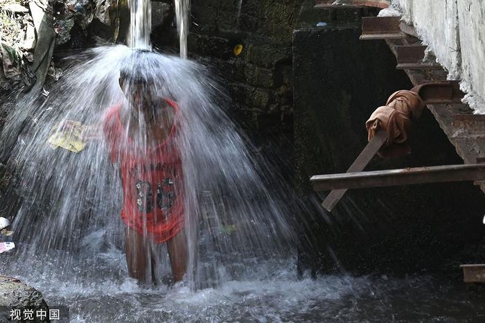 直击｜印度德里最高气温达43℃ ，多地学校停课