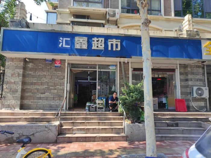 济南近30年老品牌超市百家门店不复存在，市民急了：充的钱上哪退？