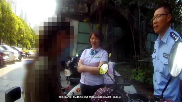 寄来一箱美元，女子深信不疑，民警连跑七家银行劝阻