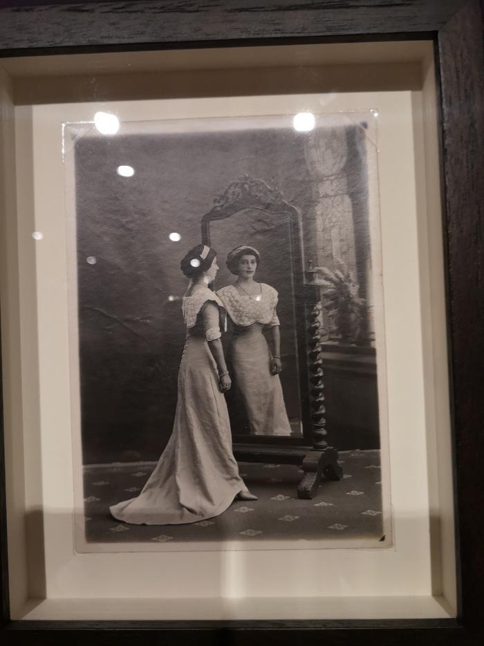 Lee Brothers Studio,《女士定妆照》,1920s,新加坡国家档案馆 藏