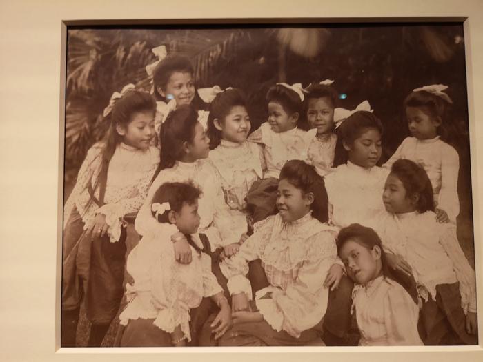 摄影师不明,《朱拉隆功国王的孩子们》,1890s,收藏:Mr & Mrs Lee Kip Lee