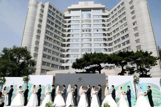 15对新人喜结连理！北京理工大学举办研究生毕业集体婚礼