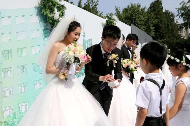 15对新人喜结连理！北京理工大学举办研究生毕业集体婚礼