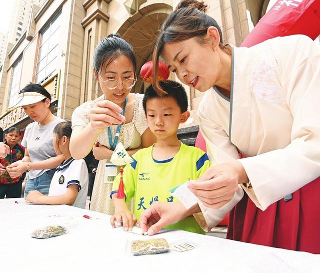 太原和平路街道开展端午民俗活动