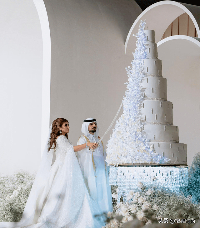 迪拜酋长私生女：曾衣着大胆作风开放，如今高贵大气风光出嫁