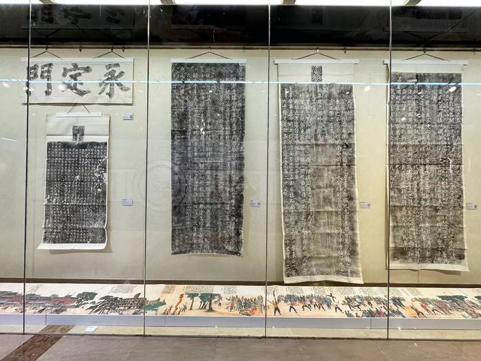 玩转东城｜九大维度解析这条城市轴线，200余件展品“字里行间读中轴”