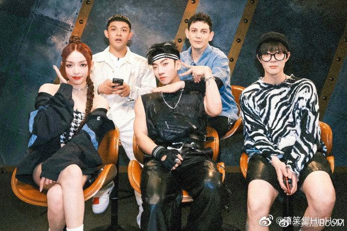 双方巨星云集拉文库里正面交锋